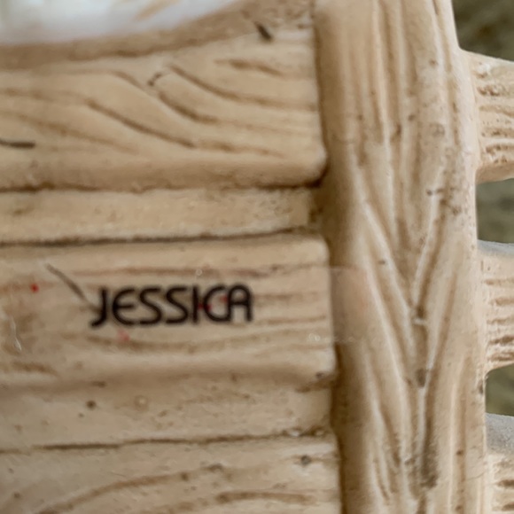 Porcelain child with bunny sitting on bench musical plays “It’s a small world”. - Picture 6 of 6